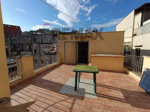appartamento in affitto a Napoli in zona Chiaia