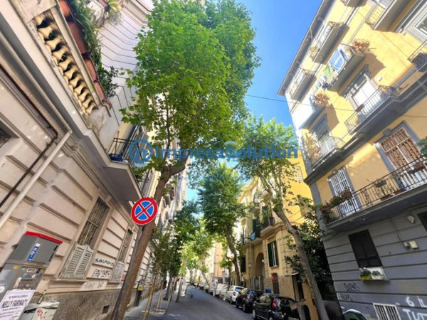 negozio in affitto a Napoli in zona Vomero