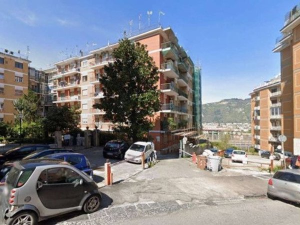 negozio in affitto a Napoli in zona Vomero