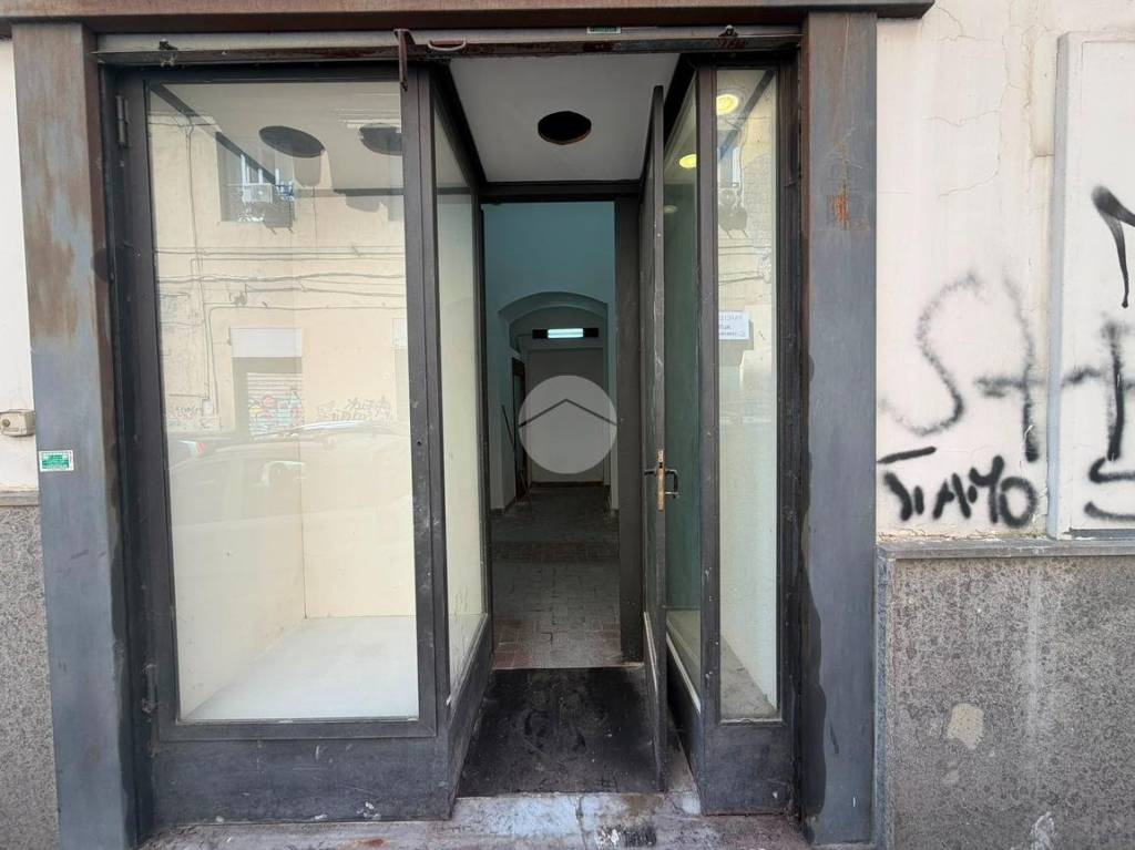 negozio in affitto a Napoli in zona Pendino / San Giuseppe