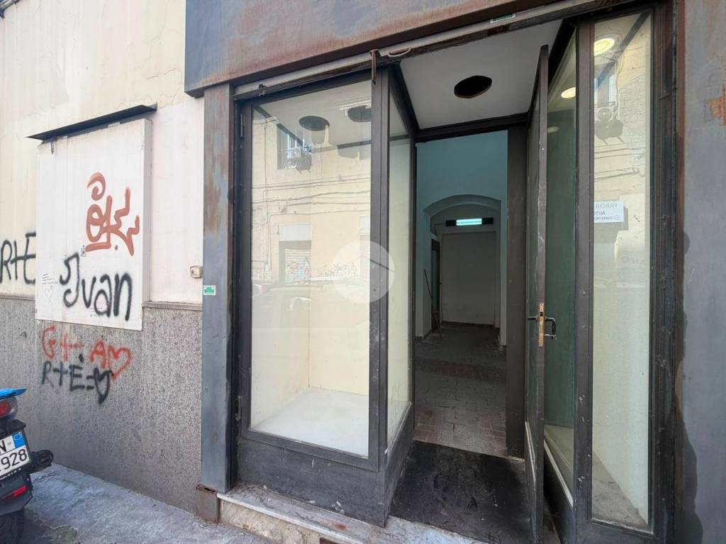 locale commerciale in affitto a Napoli in zona Pendino / San Giuseppe