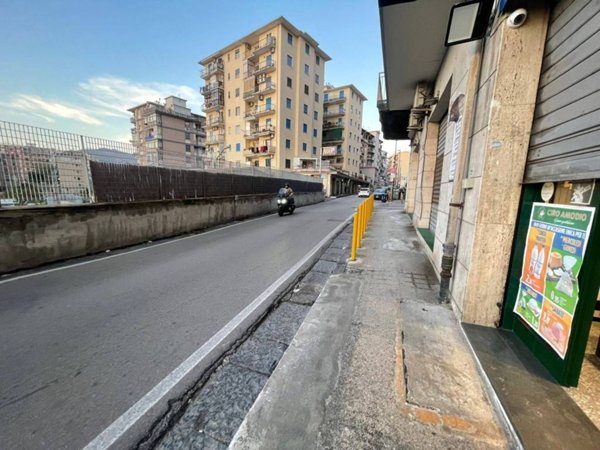 negozio in affitto a Napoli in zona Fuorigrotta