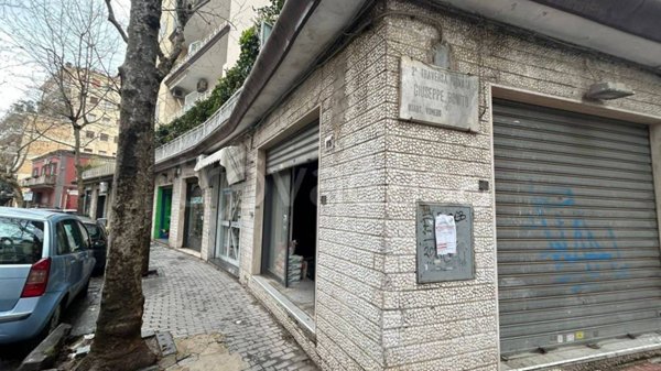 negozio in affitto a Napoli in zona Vomero