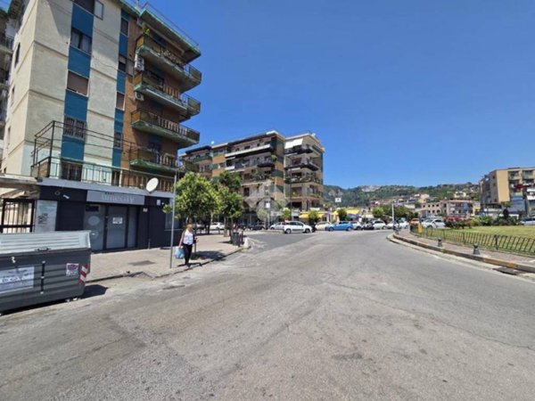 negozio in affitto a Napoli in zona Soccavo