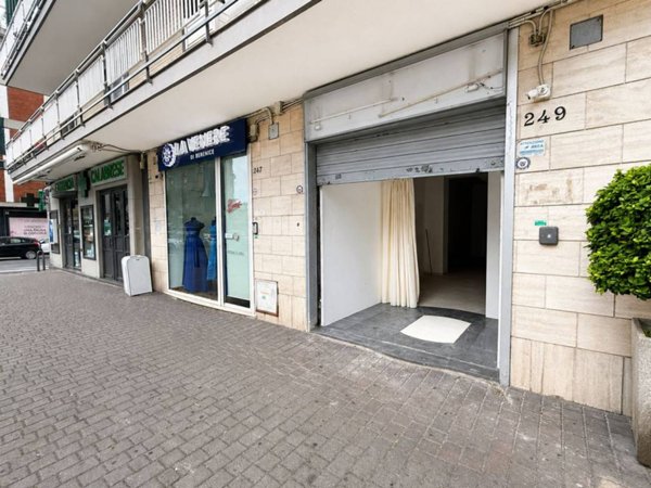 negozio in affitto a Napoli in zona Soccavo
