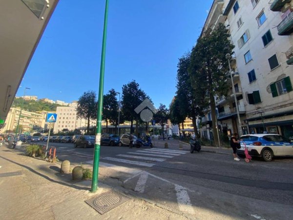 locale commerciale in affitto a Napoli in zona Fuorigrotta