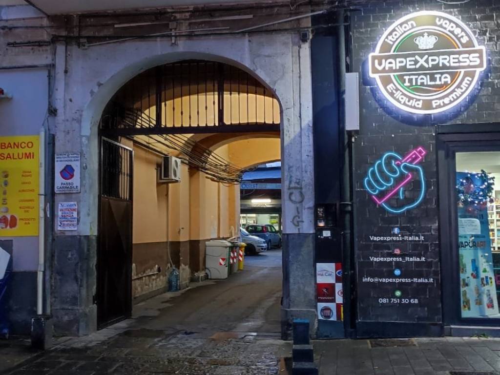 locale commerciale in affitto a Napoli in zona Secondigliano