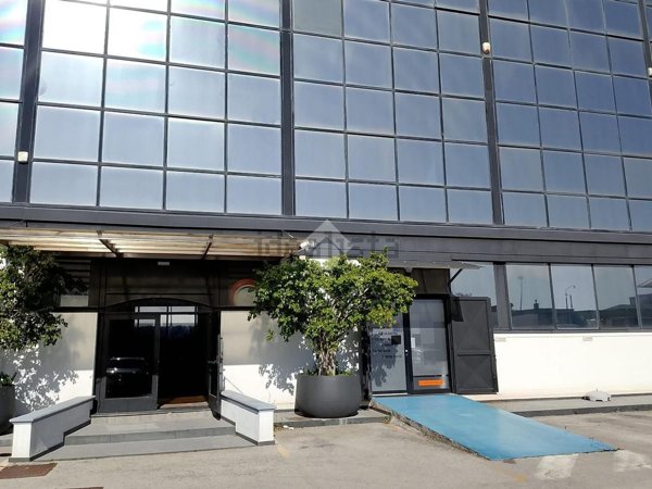 ufficio in affitto a Napoli in zona Barra