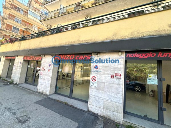negozio in affitto a Napoli