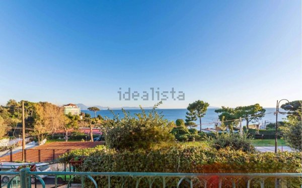 casa indipendente in affitto a Napoli in zona Posillipo