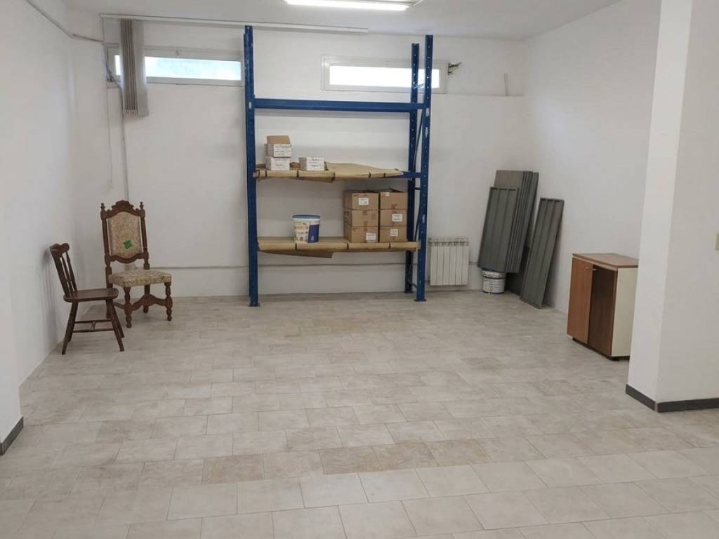 locale commerciale in affitto a Napoli in zona Bagnoli