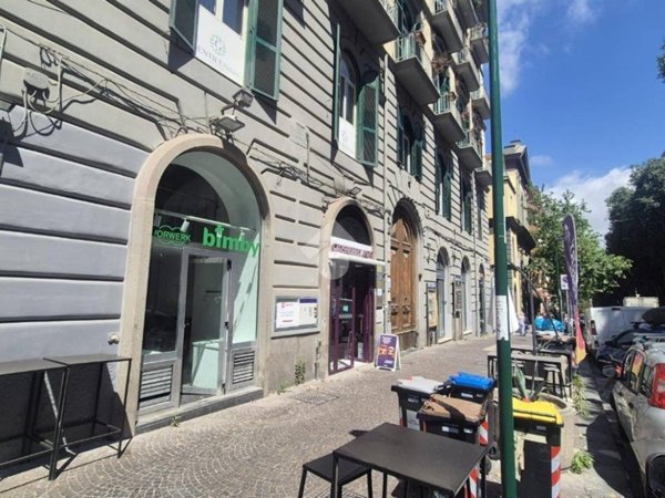 negozio in affitto a Napoli in zona Vomero