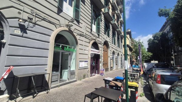 negozio in affitto a Napoli in zona Vomero