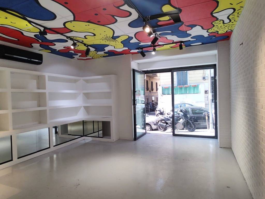 negozio in affitto a Napoli in zona Vomero