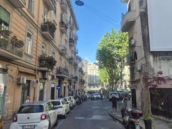 negozio in affitto a Napoli in zona Vomero