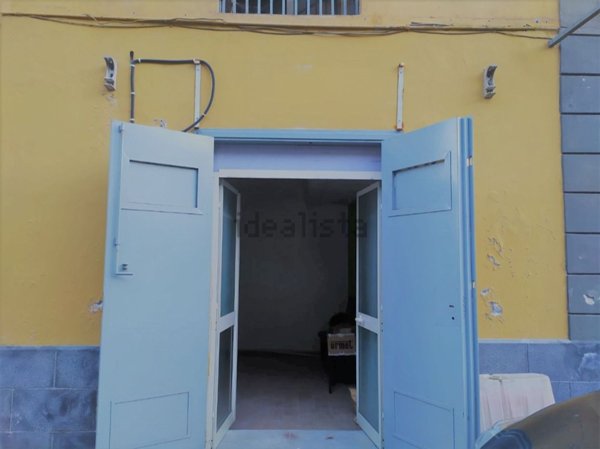 locale commerciale in affitto a Napoli in zona Bagnoli