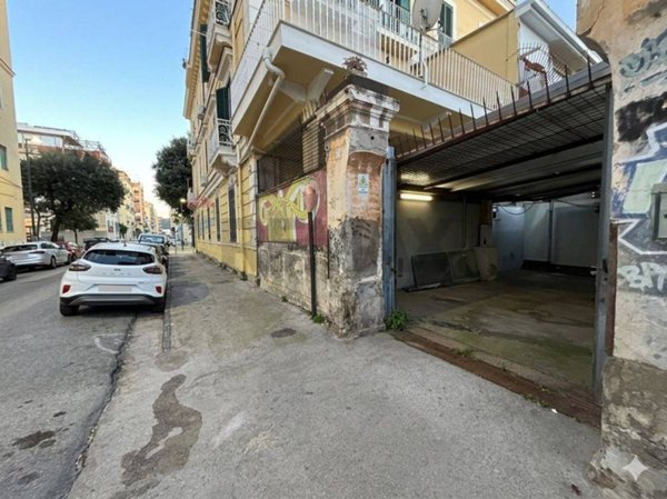 locale commerciale in affitto a Napoli in zona Bagnoli