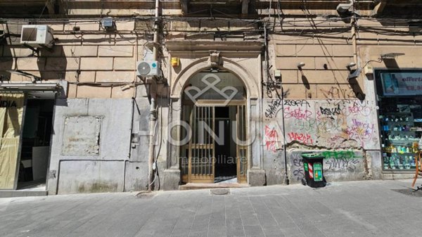 negozio in affitto a Napoli