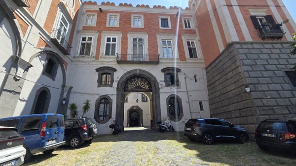 appartamento in affitto a Napoli in zona Chiaia