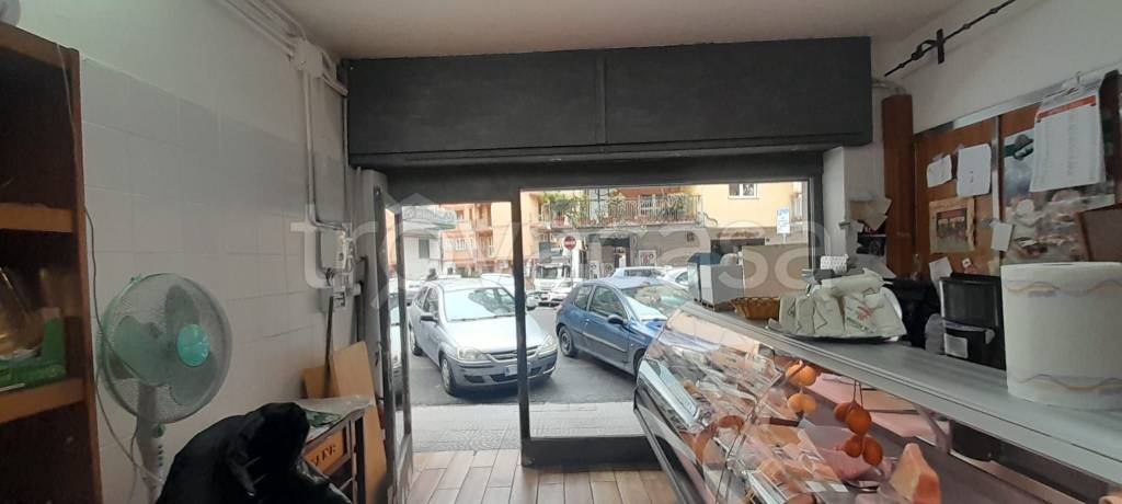 negozio in affitto a Napoli in zona Capodimonte / Colli Aminei