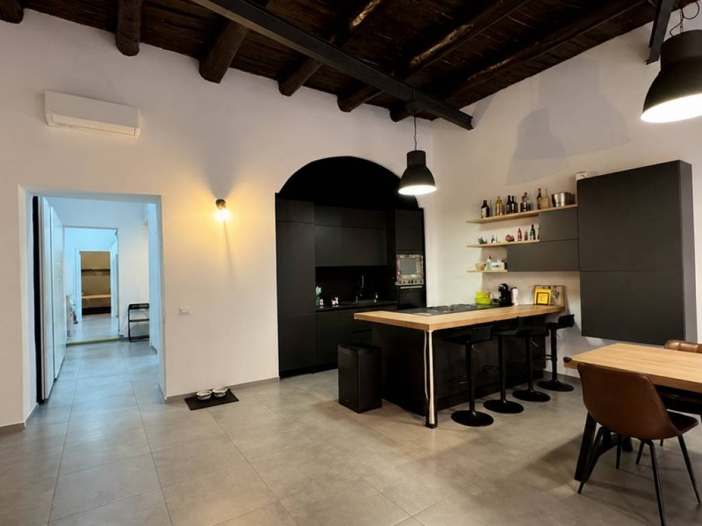 appartamento in affitto a Napoli in zona Chiaia