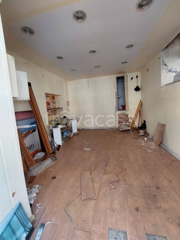 negozio in affitto a Napoli in zona Vomero