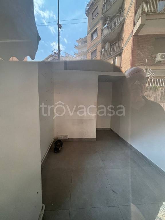 negozio in affitto a Napoli in zona Arenella