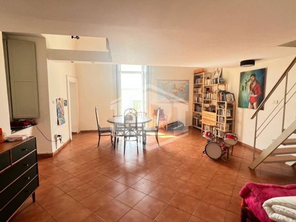 appartamento in affitto a Napoli in zona San Carlo all'Arena