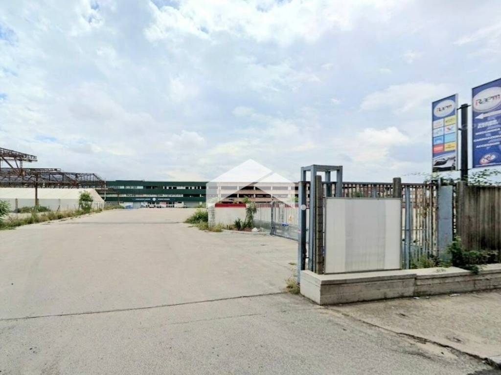 capannone in affitto a Napoli in zona Barra