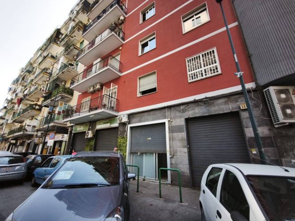 negozio in affitto a Napoli in zona Vomero