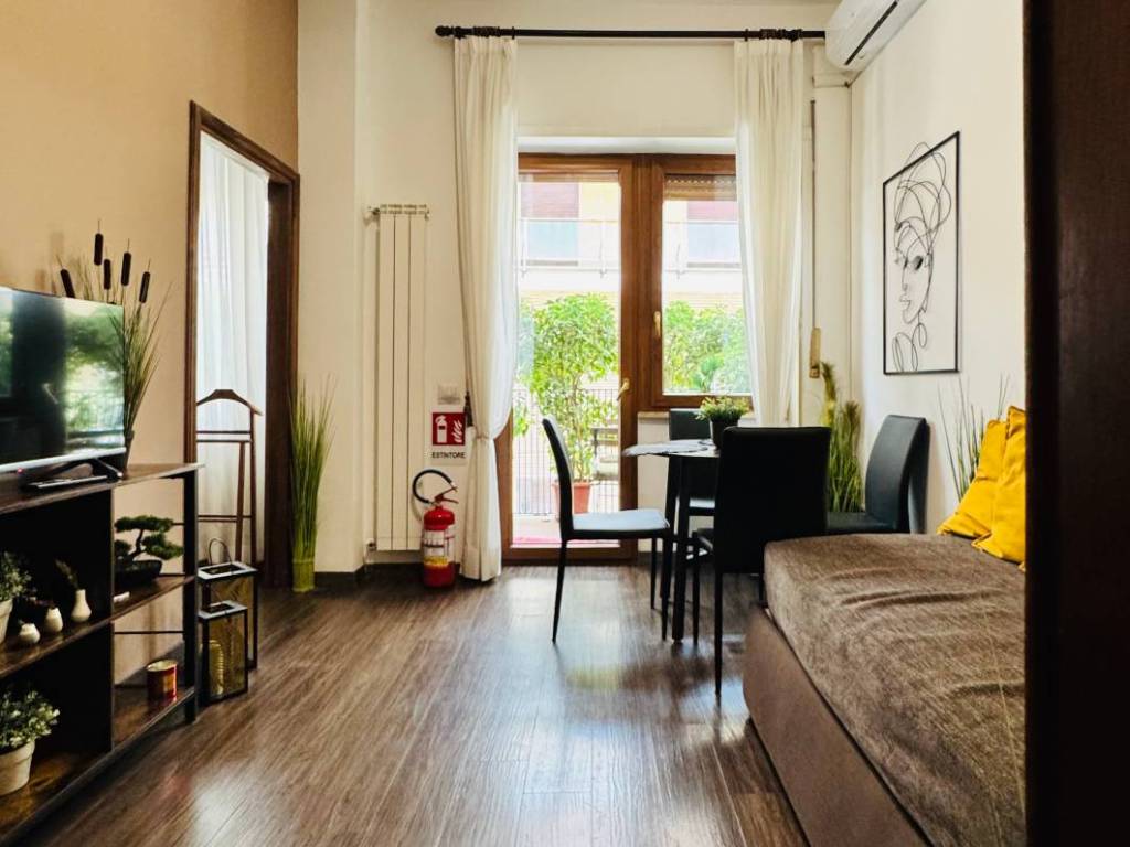 appartamento in affitto a Napoli in zona Chiaia