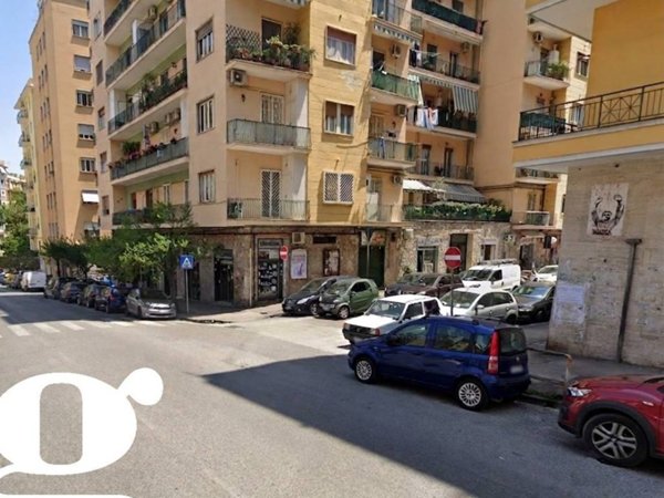 negozio in affitto a Napoli in zona Arenella