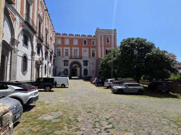 ufficio in affitto a Napoli in zona Chiaia