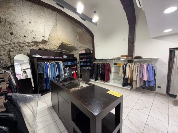 locale commerciale in affitto a Napoli