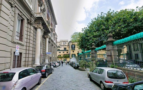 appartamento in affitto a Napoli in zona Chiaia