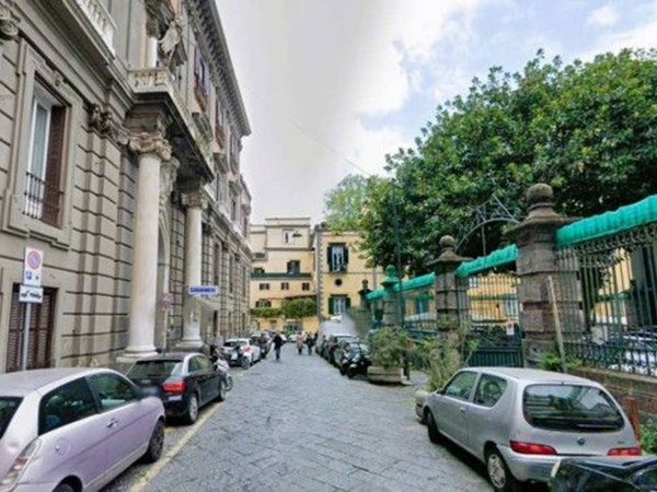 appartamento in affitto a Napoli in zona Chiaia