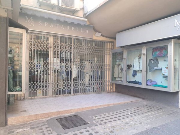 negozio in affitto a Napoli in zona Vomero