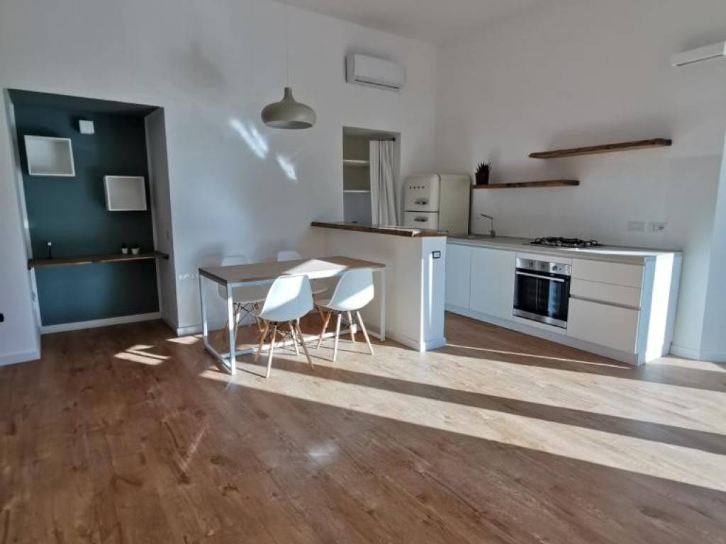 appartamento in affitto a Napoli in zona Chiaia