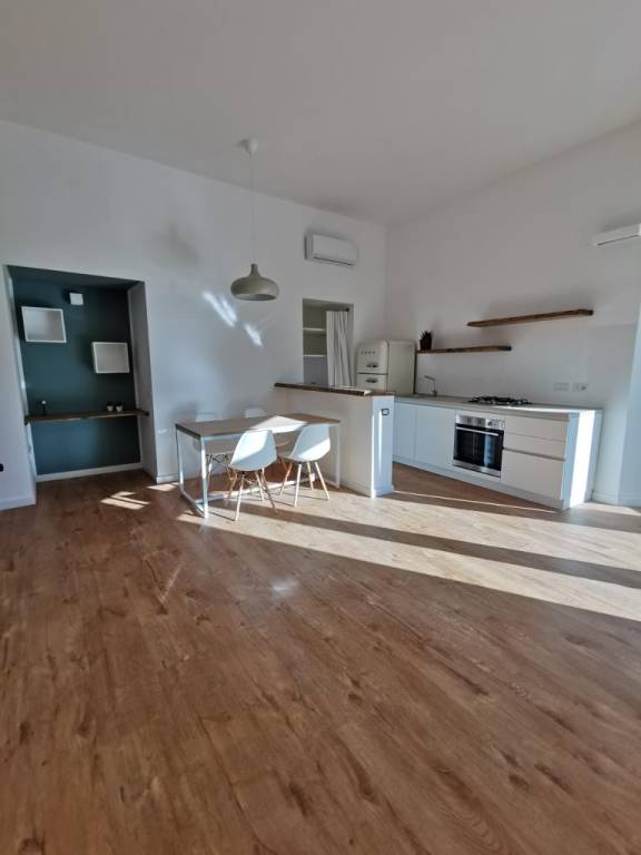 appartamento in affitto a Napoli in zona Chiaia