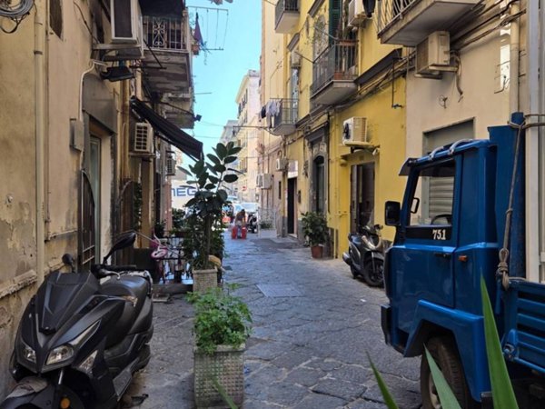 monolocale in affitto a Napoli in zona Chiaia