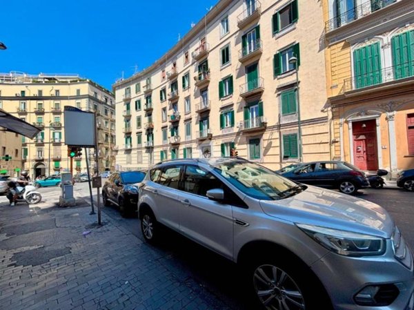 negozio in affitto a Napoli in zona Chiaia