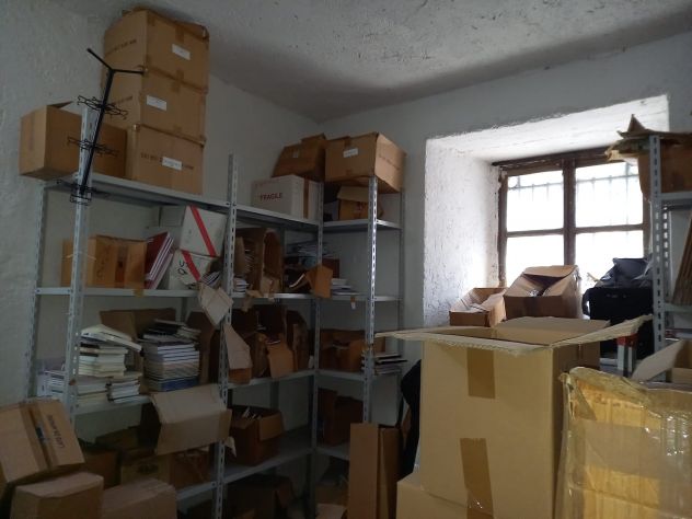 negozio in affitto a Napoli in zona Arenella