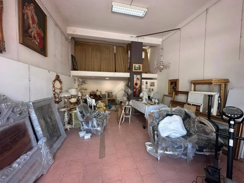 negozio in affitto a Napoli in zona Chiaiano