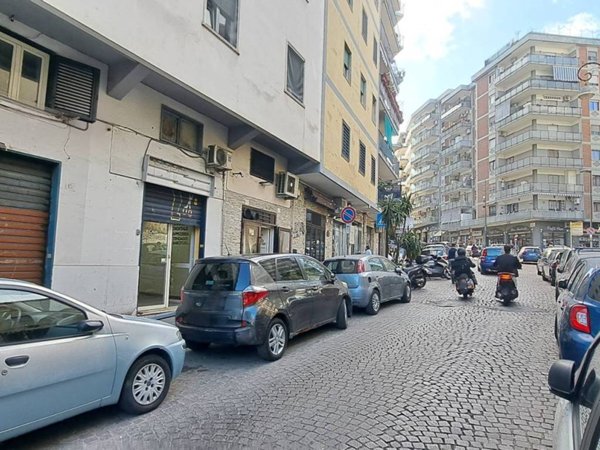 negozio in affitto a Napoli