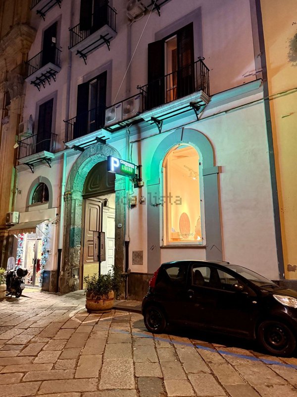 locale commerciale in affitto a Napoli in zona San Ferdinando