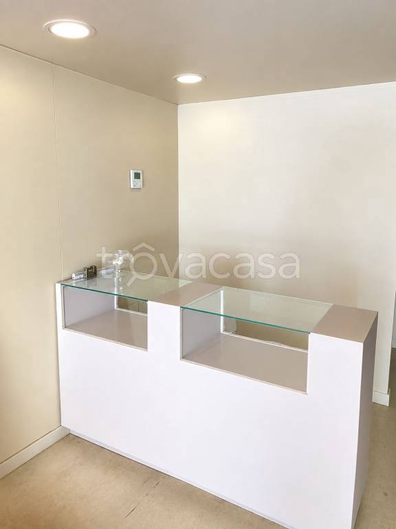 locale commerciale in affitto a Napoli in zona Chiaia