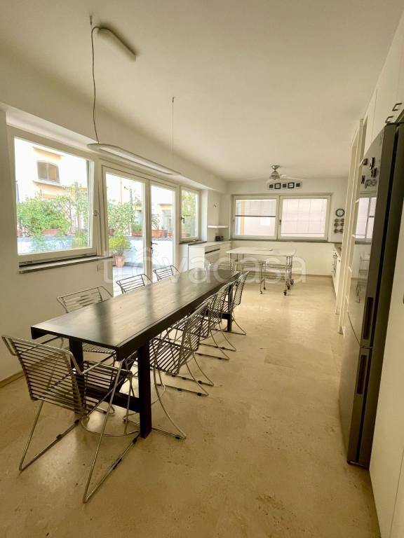 appartamento in affitto a Napoli in zona Chiaia