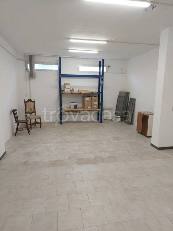 locale commerciale in affitto a Napoli in zona Bagnoli