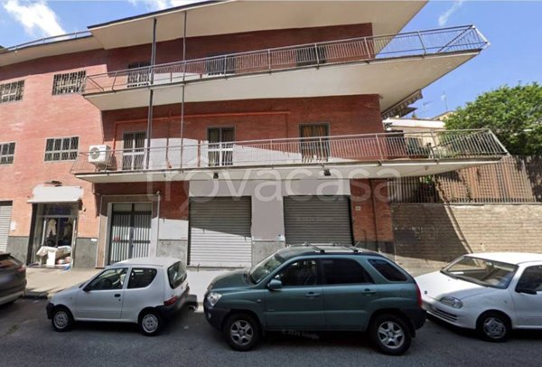 negozio in affitto a Napoli