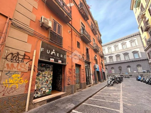 negozio in affitto a Napoli in zona Porto